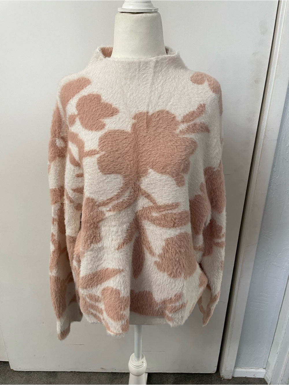 NWT Marc New York Pink Cream Floral Sweater Size L